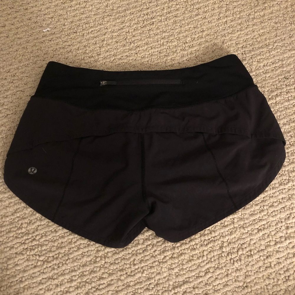 Lululemon Speed Up 2.5 Shorts SIZE: 2